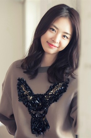 李沇熹(lee yeon hee),1988年2月26日出生于韩国,韩国女演员.